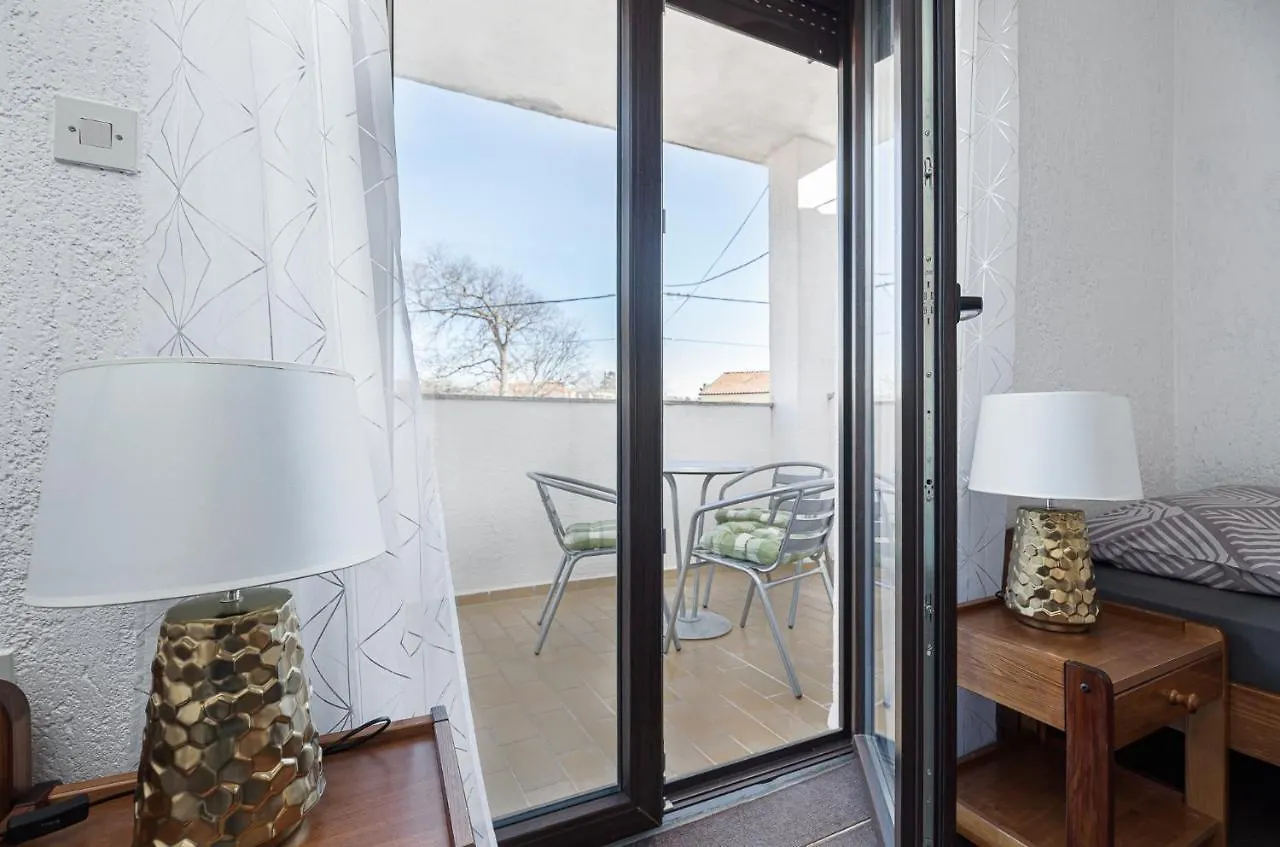 Dvi Ulike Apartment Labinci
